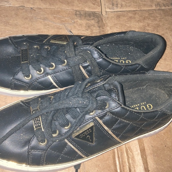 Guess - Picture 3 of 3